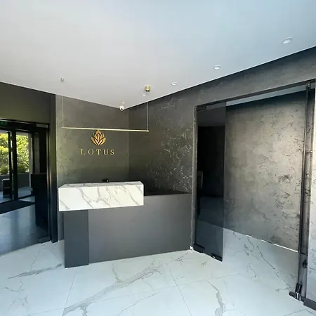 Lotus Luxury Warna