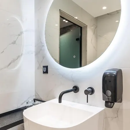 Lotus Luxury فندق