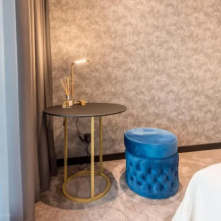 Lotus Luxury فندق فارنا