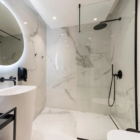 Lotus Luxury فندق فارنا