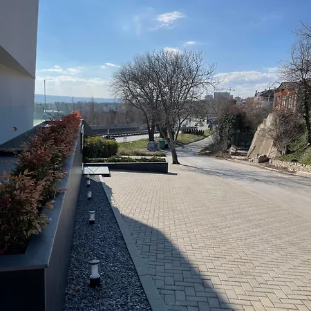 Lotus Luxury فارنا