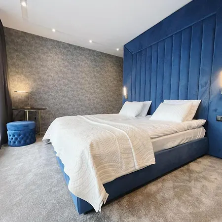 Lotus Luxury فارنا