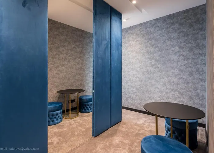 Lotus Luxury מלון וארנה