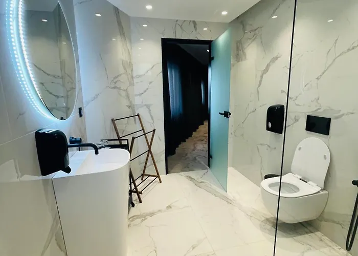 Lotus Luxury 瓦爾納