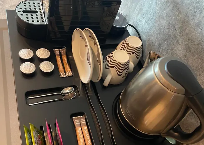 Lotus Luxury מלון וארנה